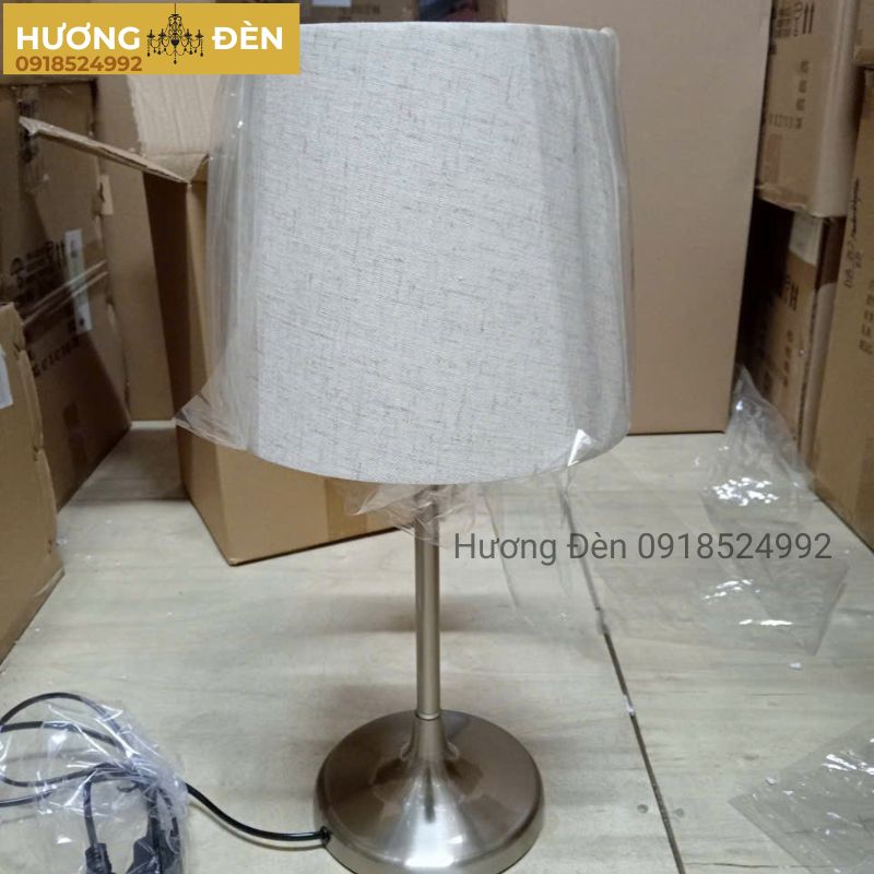den-ban-trang-tri-chinh-hang-db3080